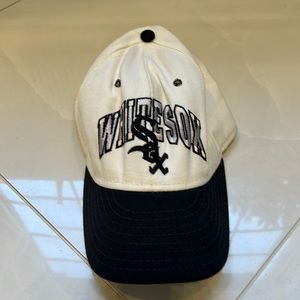 Authentic Pro-Line Fitted Chicago White Sox baseball cap Size 7 1/8 Made USA